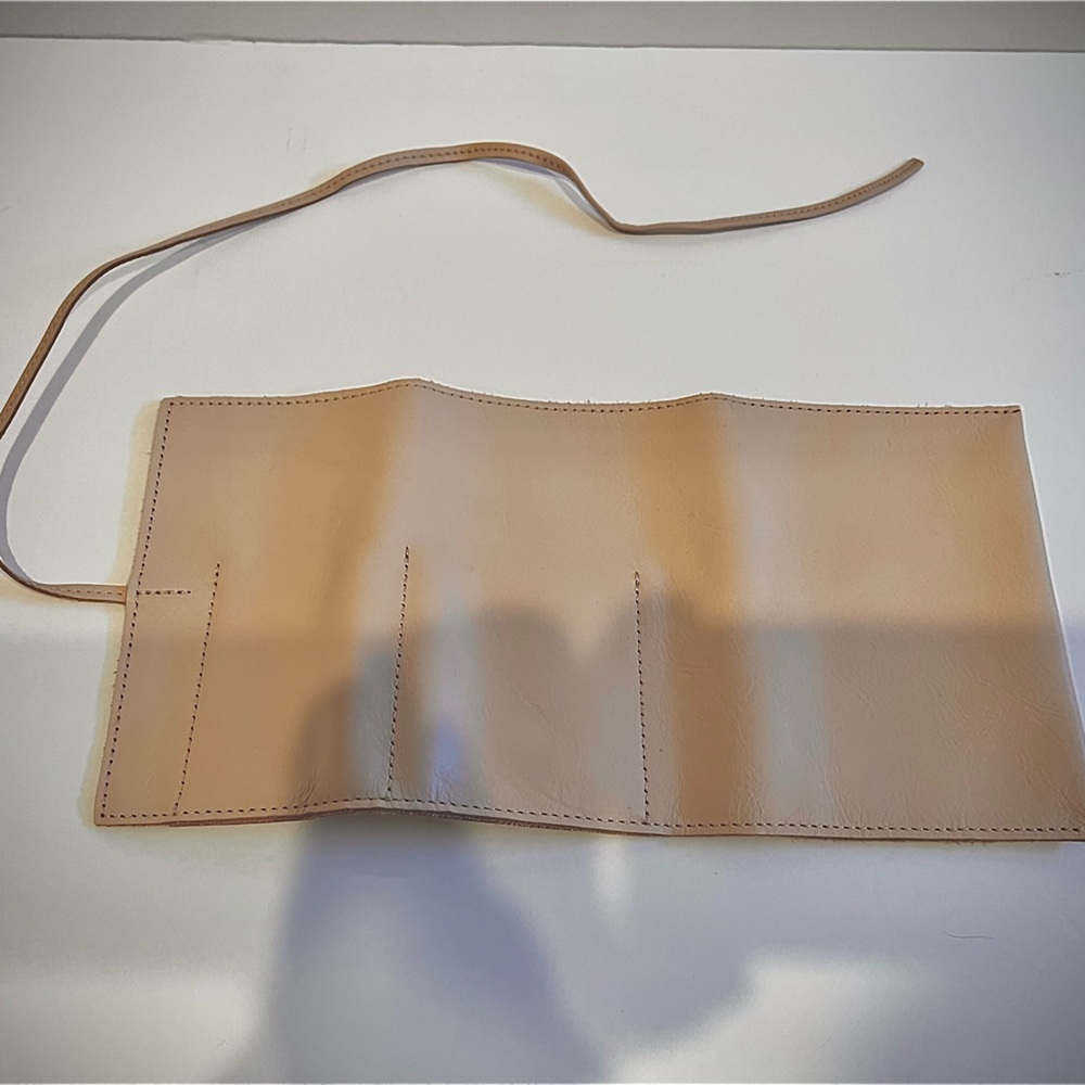 Mark & Graham earphones and accessories holder